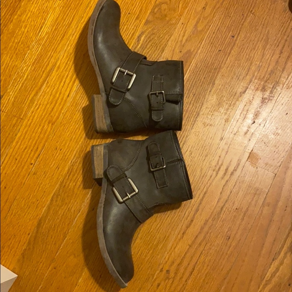 Shi Booties - Picture 3 of 4